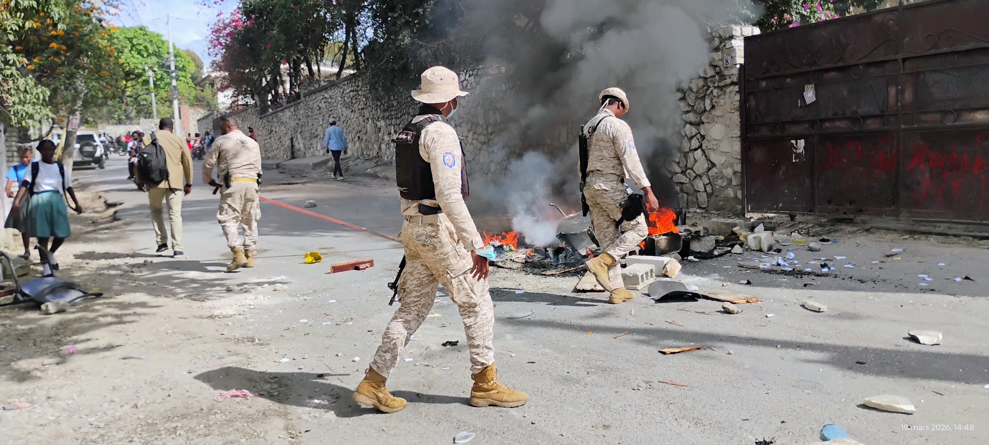 mouvement de protestation spontané devant le ministère de l’Éducation nationale