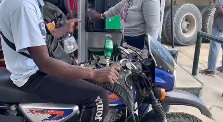 Carburant en Haïti : aucune pénurie, le gouvernement met en garde contre les ventes illégales