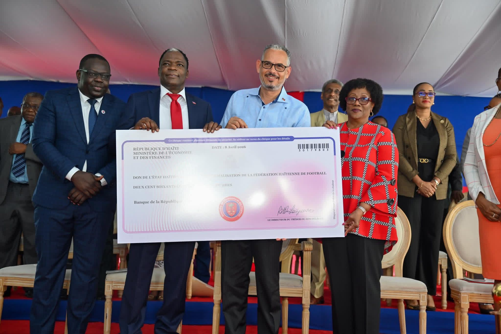 Le comité de normalisation reçoit deux chèques de 264 millions de gourdes: le gouvernement mise sur la performance des grenadiers