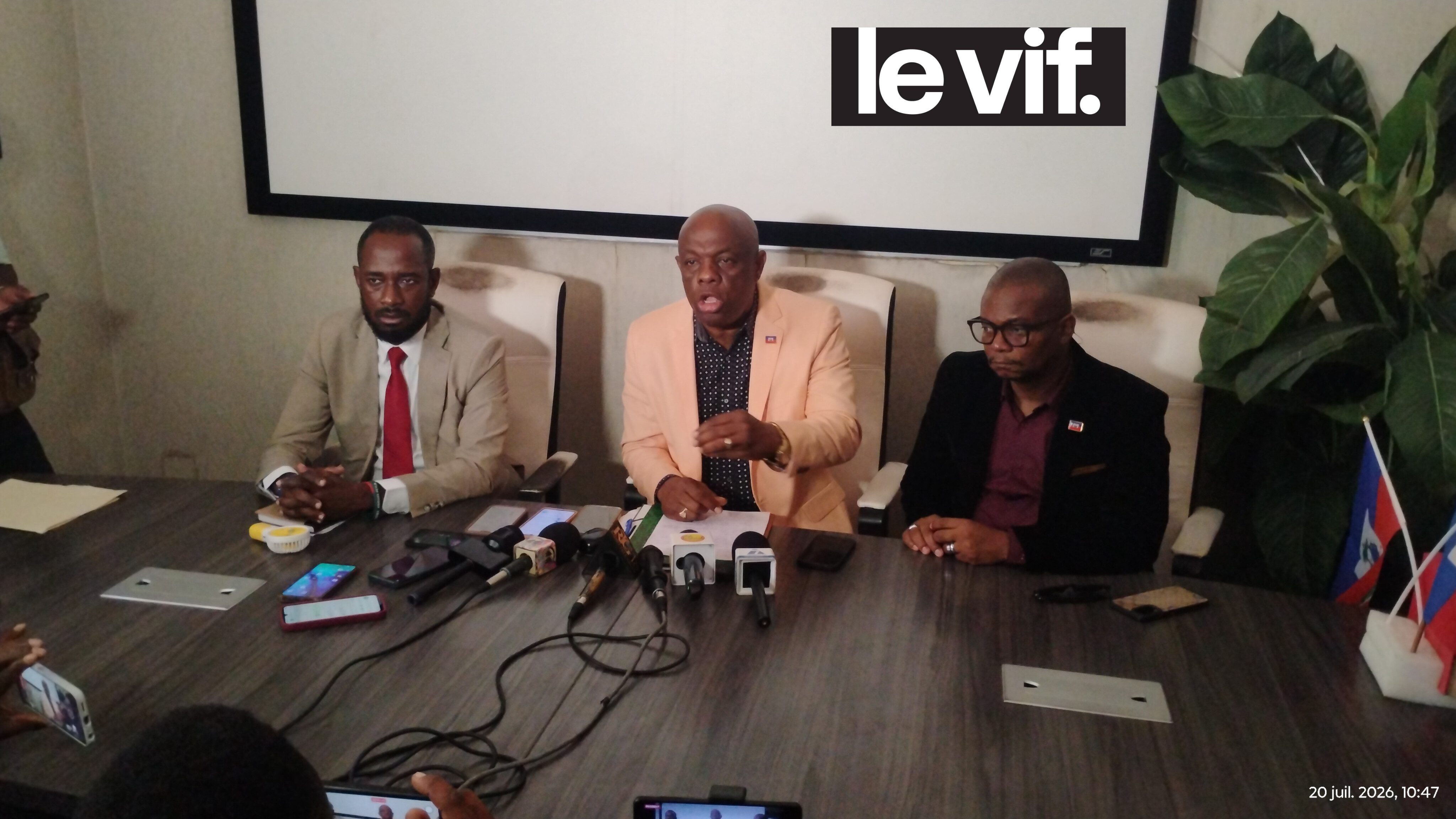 «Viv AYITI» et «Unifòs» appellent à la stabilité et exigent un calendrier électoral