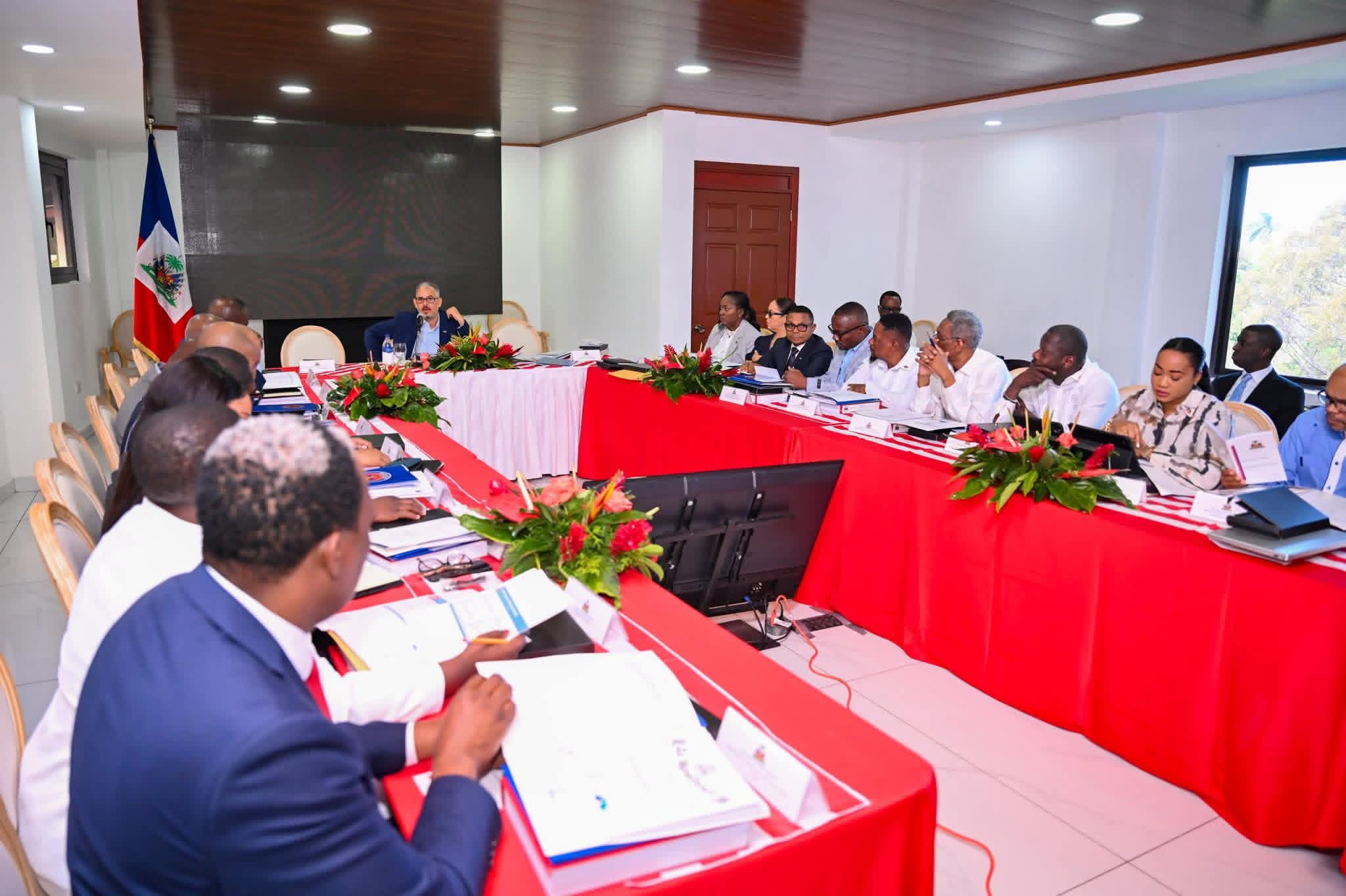 Haïti : première réunion de travail du Premier ministre Alix Didier Fils-Aimé avec son nouveau cabinet