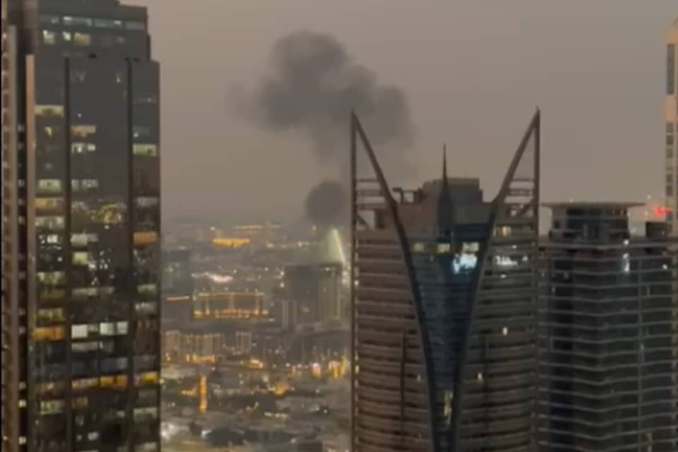 L'ambassade Américaine à Dubaï en feu.